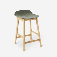 Afbeelding in Gallery-weergave laden, Unsual Counterstool eikenhouten oude legerkledij