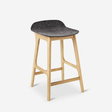 Afbeelding in Gallery-weergave laden, Unsual Counterstool eikenhouten stewardessen kostuums