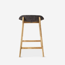 Afbeelding in Gallery-weergave laden, Unsual Counterstool eikenhouten stewardessen kostuums