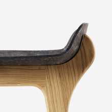 Afbeelding in Gallery-weergave laden, Unsual Counterstool eikenhouten stewardessen kostuums