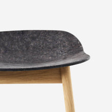 Afbeelding in Gallery-weergave laden, Unsual Counterstool eikenhouten stewardessen kostuums