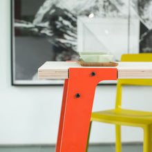 Afbeelding in Gallery-weergave laden, rform foxy orange table