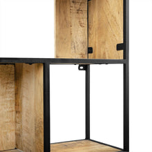 Afbeelding in Gallery-weergave laden, Detail combinatie van mango hout en zwart gepoedercoat metaal