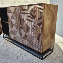 Afbeelding in Gallery-weergave laden, Dressoir midcentury stijl en industriële detail