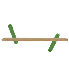 Afbeelding in Gallery-weergave laden, Houten wandplank 60cm voor kinderkamer met aluminium wandbeugels in kleur groen