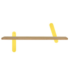 Afbeelding in Gallery-weergave laden, Houten wandplank 60cm voor kinderkamer met aluminium wandbeugels in kleur geel