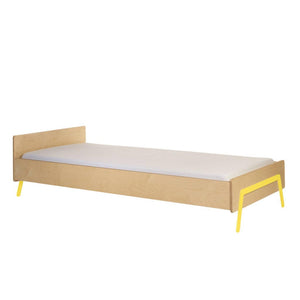 Kinderbed uit duurzame multiplex geel