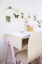 Afbeelding in Gallery-weergave laden, Kinderbureau berken multiplex hout kleur roze