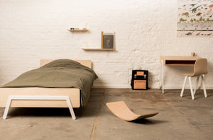 Kinderbed uit duurzame multiplex wit met bureau