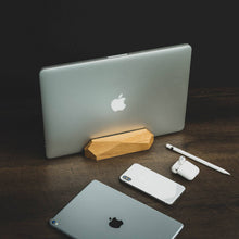 Afbeelding in Gallery-weergave laden, Macbook laptop dock eiken hout