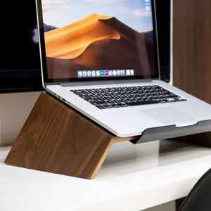 Laptopstand in duurzaam walnoot hout