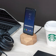 Afbeelding in Gallery-weergave laden, Oakywood Android Dock Eik - Micro USB prachtig polygonaal design