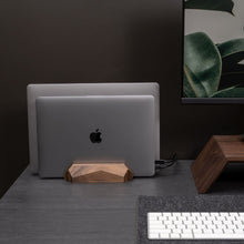 Afbeelding in Gallery-weergave laden, Apple Dual Laptop Dock Walnoot