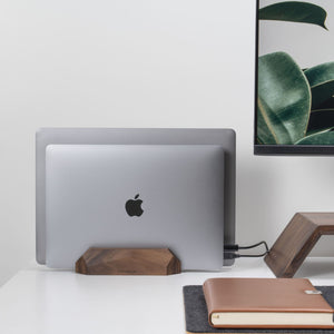 Dual Apple laptop stand in duurzaam walnotenhout