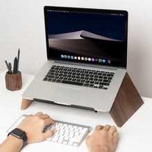Afbeelding in Gallery-weergave laden, Oakywood laptop stand duurzame walnoot