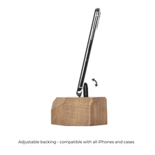 Afbeelding in Gallery-weergave laden, Oakywood iPhone Dock Eik adjustable dock