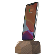 Afbeelding in Gallery-weergave laden, Oakywood iPhone Dock Walnoot