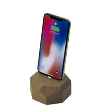 Afbeelding in Gallery-weergave laden, Oakywood iPhone Dock walnut wood