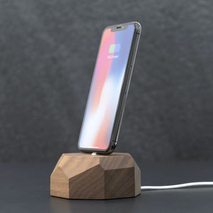 Oakywood iPhone Dock prachtig polygonaal design