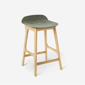 Unsual Counterstool eikenhouten oude legerkledij