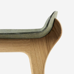 Unsual Counterstool eikenhouten oude legerkledij