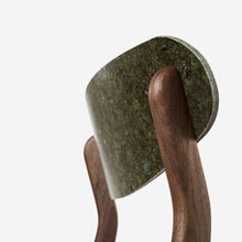 Afbeelding in Gallery-weergave laden, Ubu Chair walnoot hout oude legerkledij