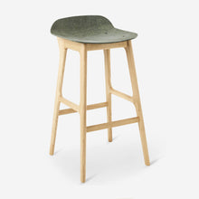 Afbeelding in Gallery-weergave laden, Unsual Barstool eiken hout barstoel oude legerkledij