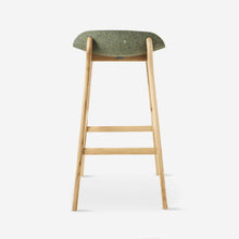 Afbeelding in Gallery-weergave laden, Unsual Barstool eiken hout barstoel oude legerkledij