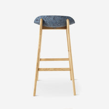 Afbeelding in Gallery-weergave laden, Unsual Barstool eiken hout barstoel denim jeans