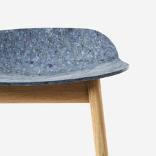 Afbeelding in Gallery-weergave laden, Unsual Barstool eiken hout barstoel denim jeans