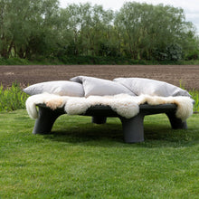 Afbeelding in Gallery-weergave laden, Flying Dishman Loungebank met kussenset