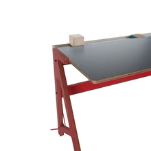 Afbeelding in Gallery-weergave laden, rform Volt Desk licht met draadloze gsm oplader